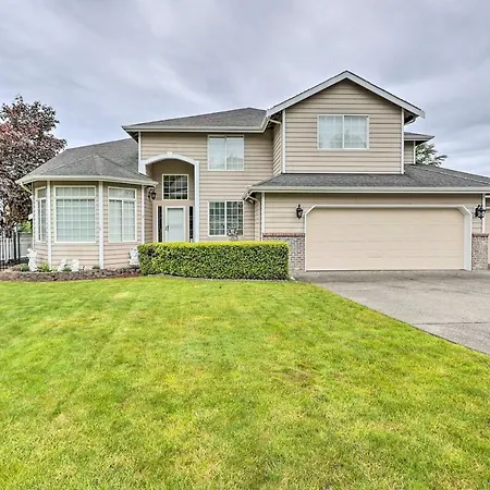 Spacious Kent Home Great For Large Families!